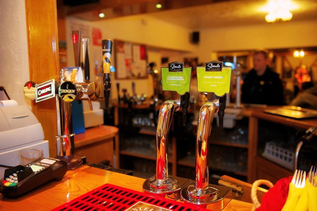The Little Crown Inn Pontypool Exteriér fotografie